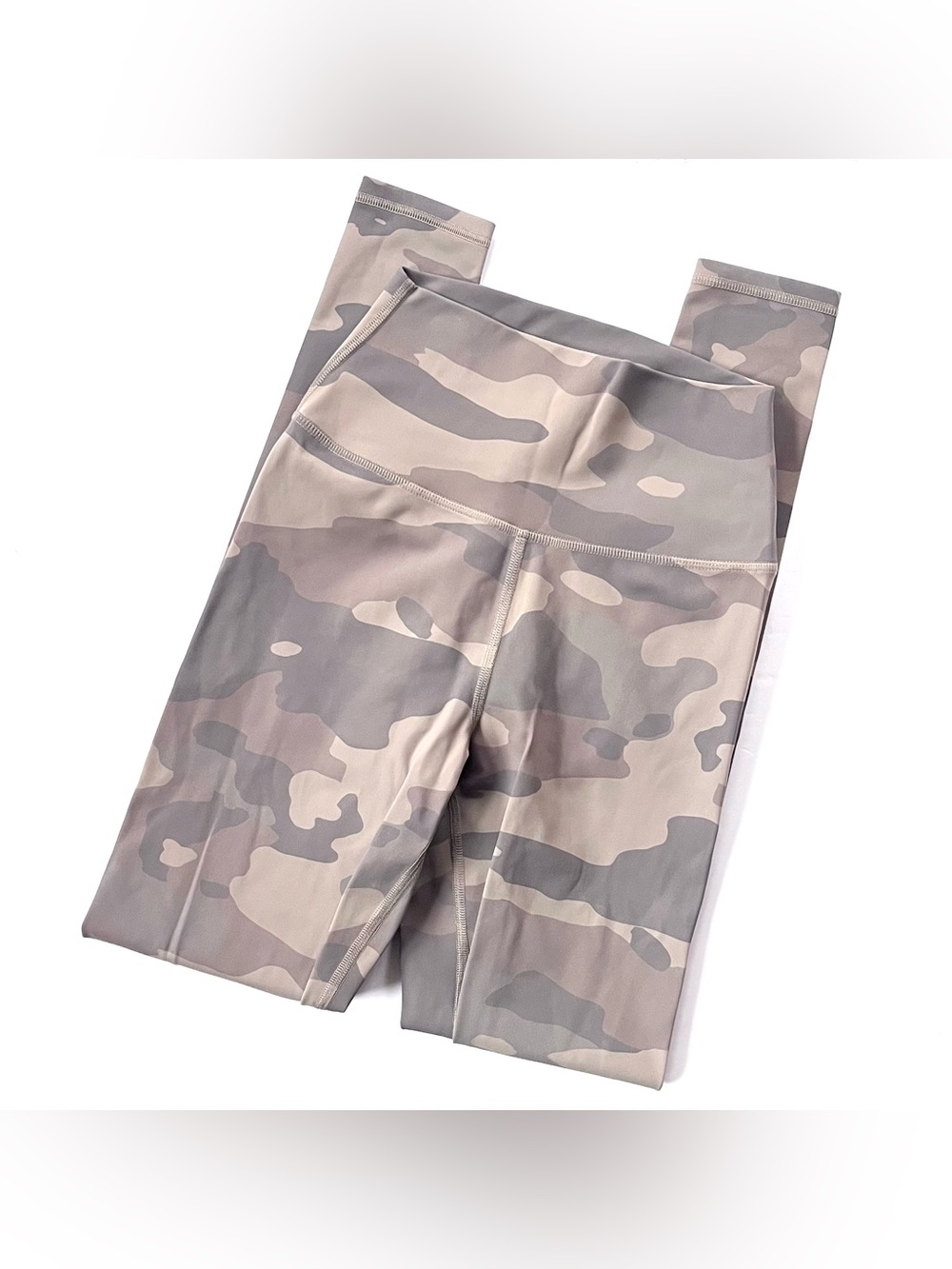 New NWOT Women’s Alo High Waist Full Length Vapor Leggings 28” in Camo